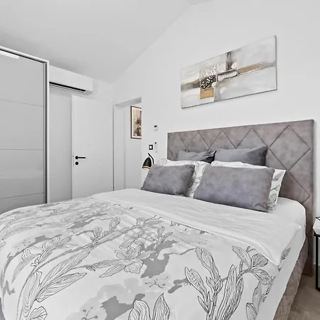 S&v By Interhome Villa