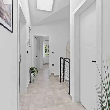 Willa S&v By Interhome Pula