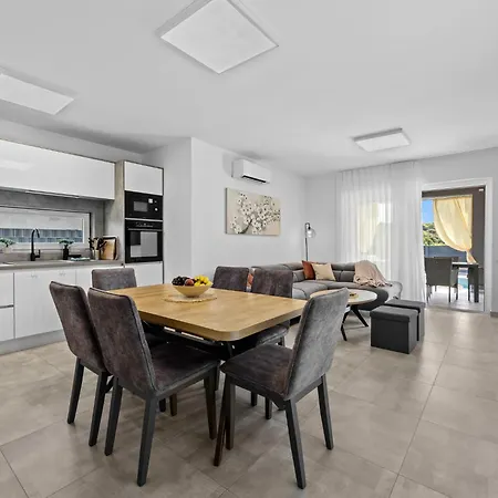 S&v By Interhome Pula