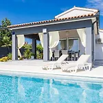 S&v By Interhome Villa