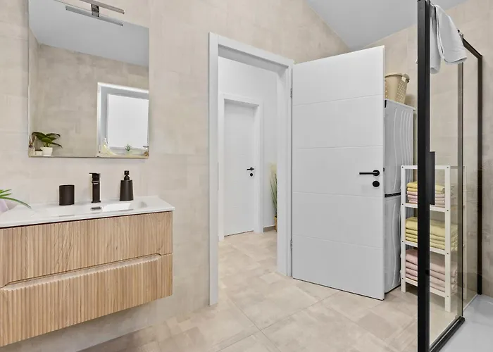 S&v By Interhome Pola