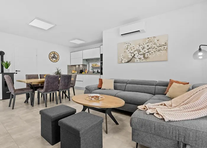 S&v By Interhome Pola