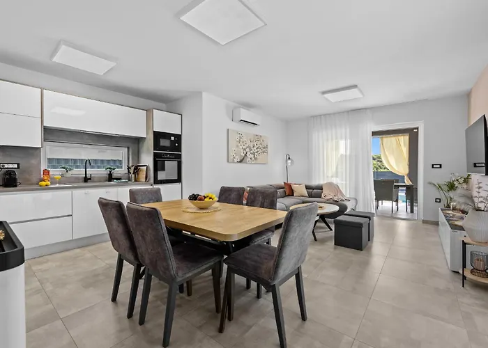 S&v By Interhome Pola